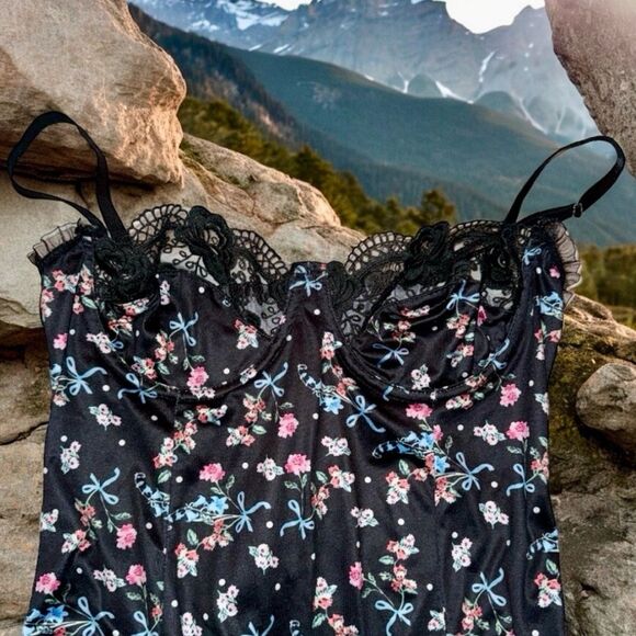 Bodysuit Teddy Black/Multi Color Floral Print Lace With Underwire Size L NWOT - Picture 3 of 14